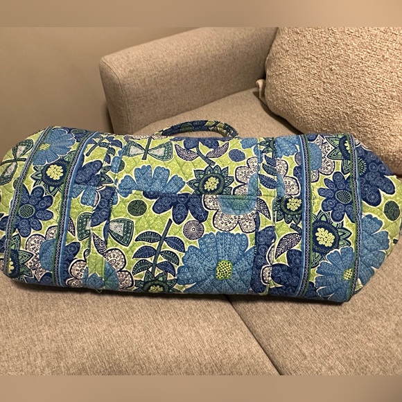 Large Vera Bradley Duffle Bag - Picture 6 of 9